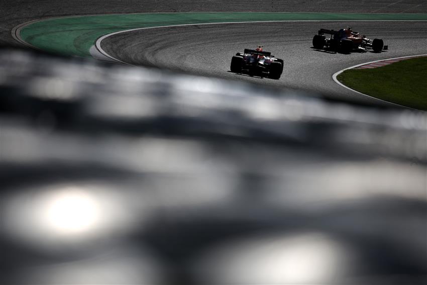 f1 cars in Suzuka in the rain